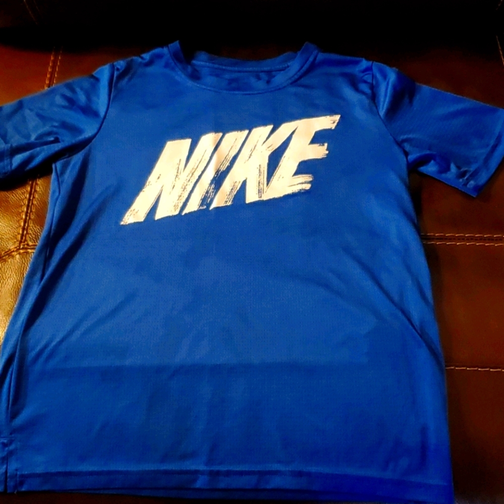 Nike tshirt